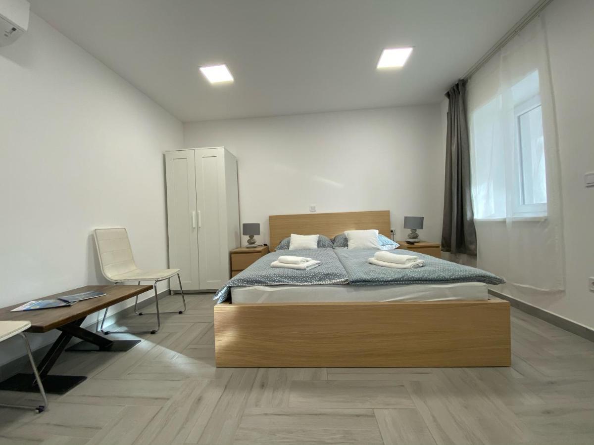 Sulyom Panzio Apartment *