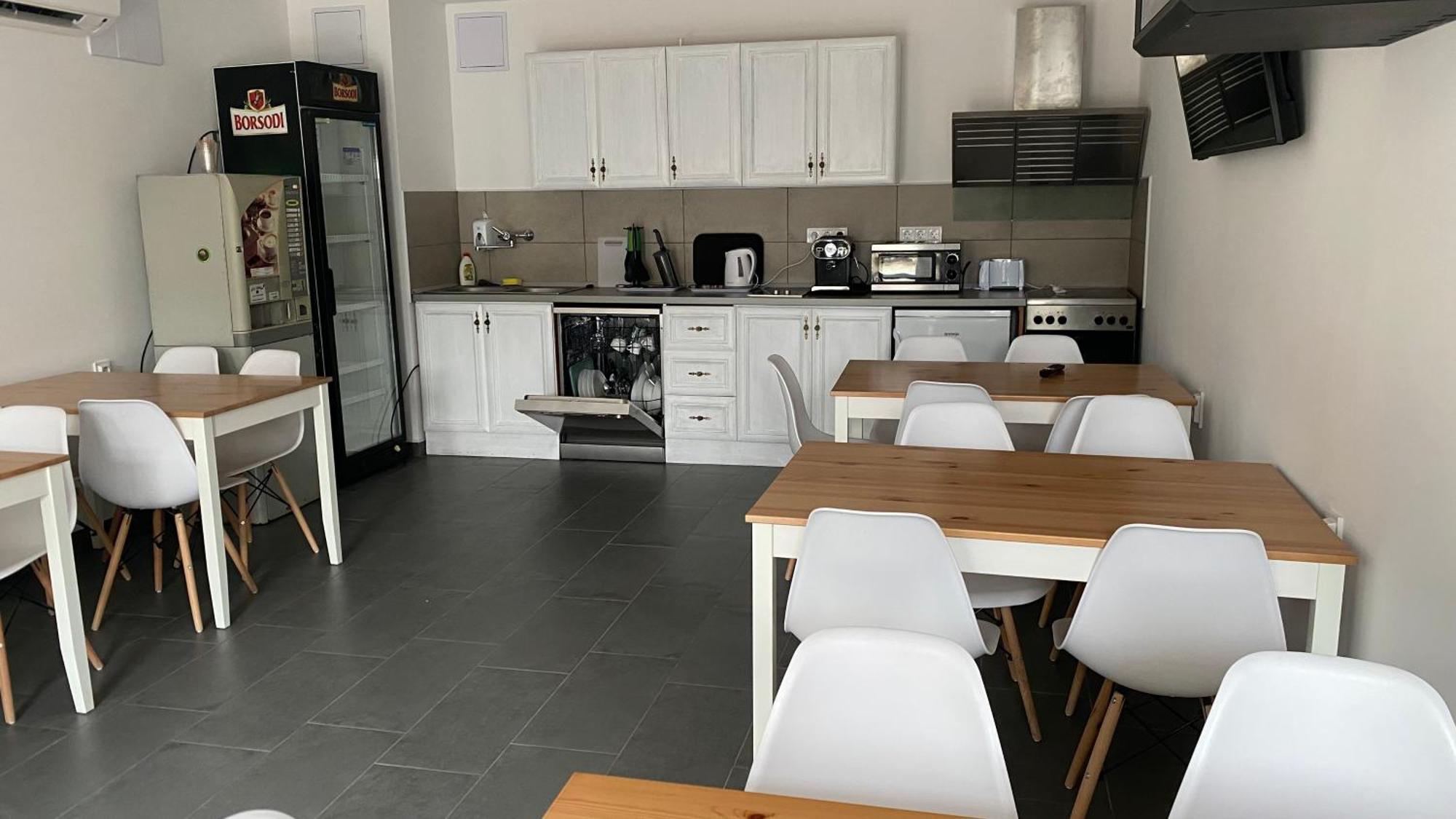 Sulyom Panzio Apartment